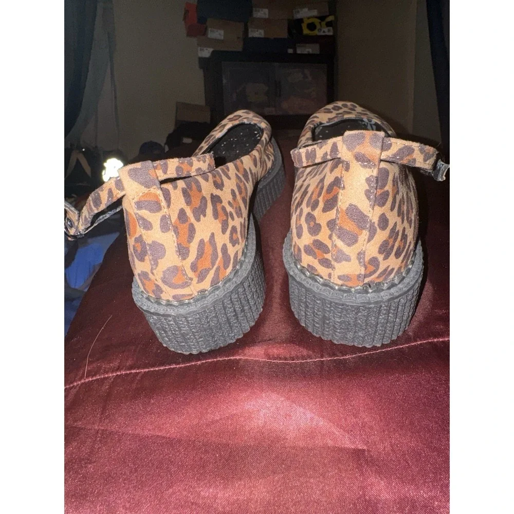 T.U.K leopard pointed